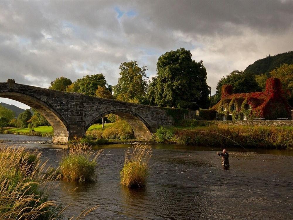 The Eagles Hotel Llanrwst Eksteriør billede